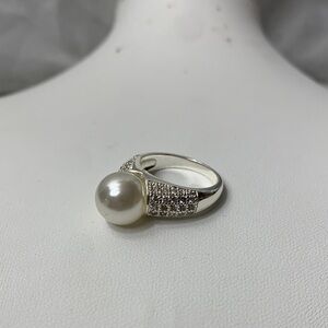 Elegant Silver Pearl Ring